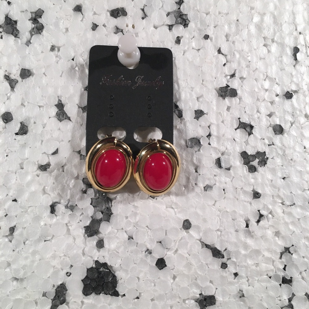 MONET GP CLIP ON EARRINGS